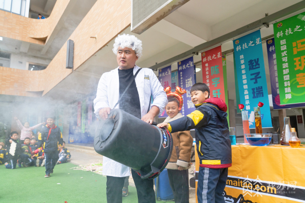 一份探索奥秘的迎新礼物！南京市北京东路小学孩子们玩转科学嘉年华(图4)