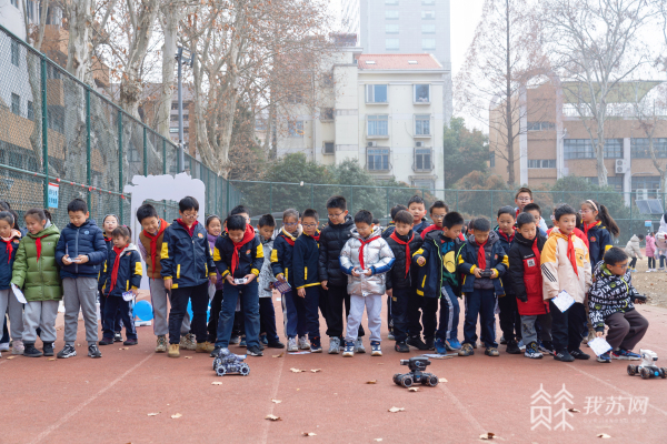 一份探索奥秘的迎新礼物！南京市北京东路小学孩子们玩转科学嘉年华(图1)