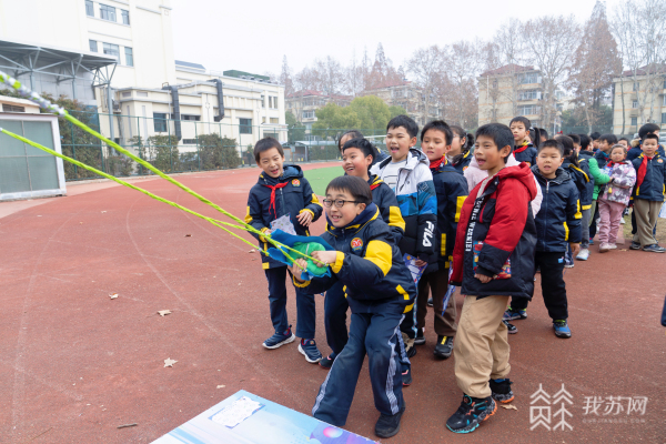 一份探索奥秘的迎新礼物！南京市北京东路小学孩子们玩转科学嘉年华(图2)