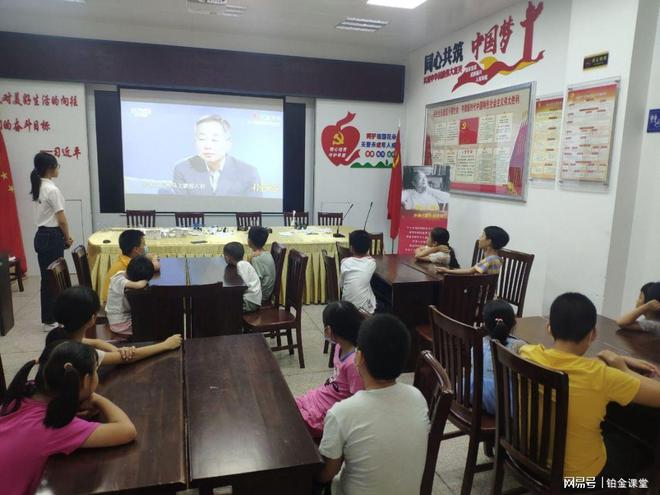 岭师三下乡“红星启智”社会实践队空气炮实验(图1)