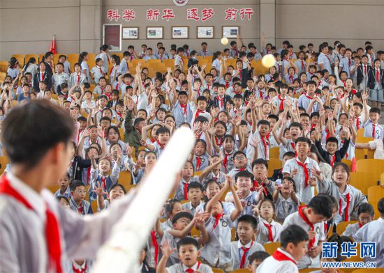 河南博爱：科学教育乐趣多(图3)