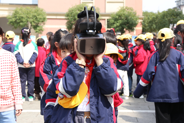 龙游县阳光小学：第四届科技运动会“点燃”阳光少年科技梦想(图5)