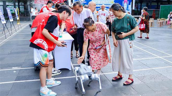 开云官网入口“2024年全国科普日”活动进社区 居民亲身感受科技力量(图2)