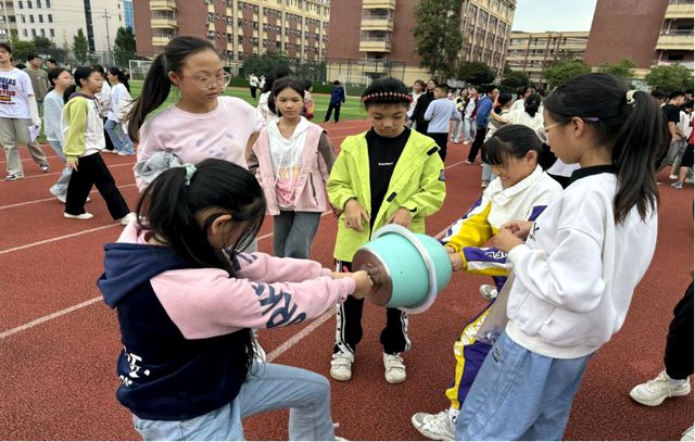 宜宾市南溪区长江学校北培校区开展第二届科技节成果展示活动(图7)