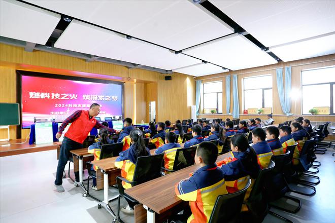 崇尚科学 逐梦未来 山西太原杏花岭区杏东小学科技节点亮多彩校园(图11)